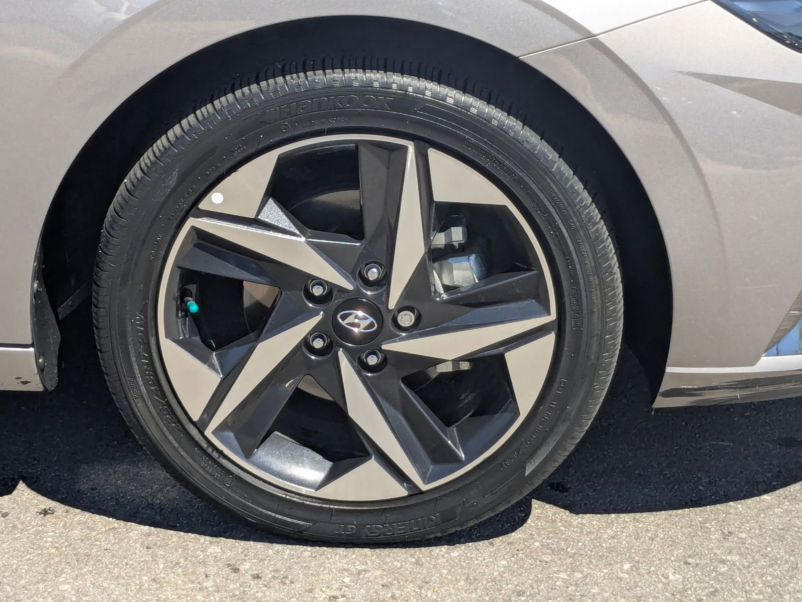 Used 2023 Hyundai Elantra Limited image 12