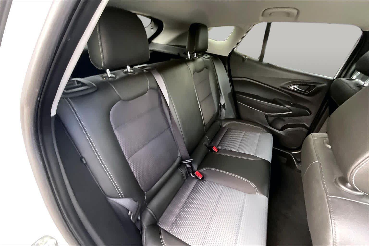 Used 2025 Chevrolet Trax LT w/ LT Convenience Package FWD image 19