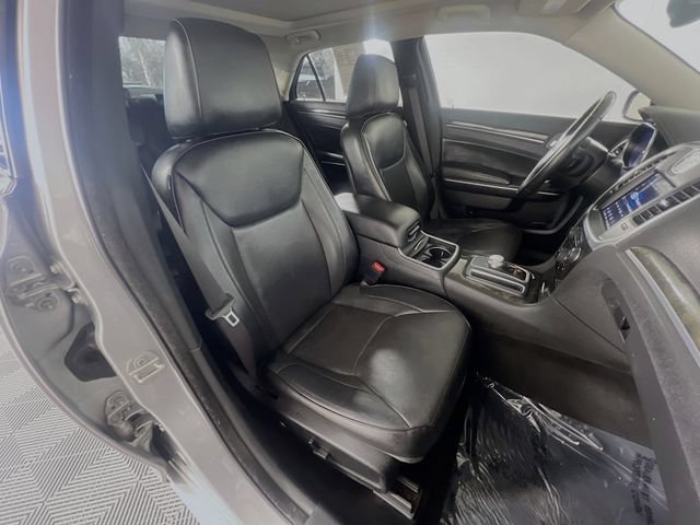 Used 2020 Chrysler 300 Limited RWD image 30