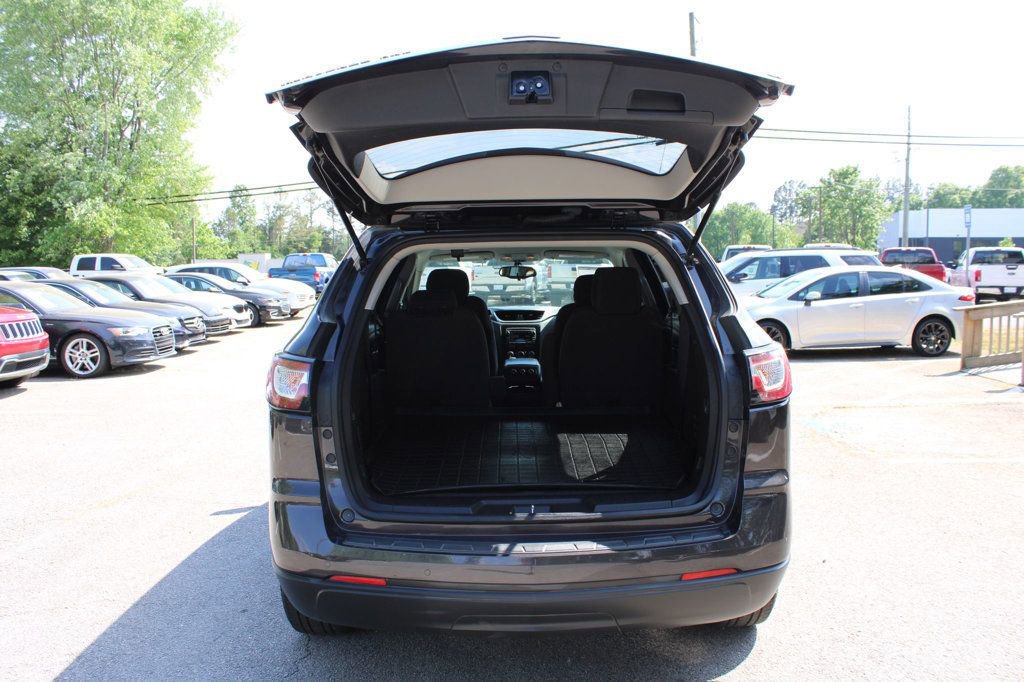 Used 2017 Chevrolet Traverse LT w/ Style and Technology Package AWD/4WD image 8