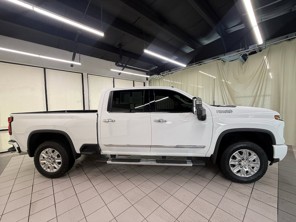 Certified 2024 Chevrolet Silverado 2500 High Country AWD/4WD image 3