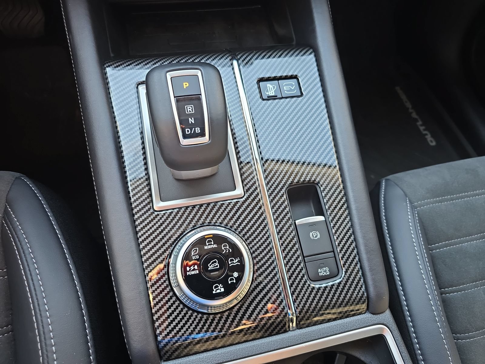 Used 2025 Mitsubishi Outlander 4WD Plug-In Hybrid image 16