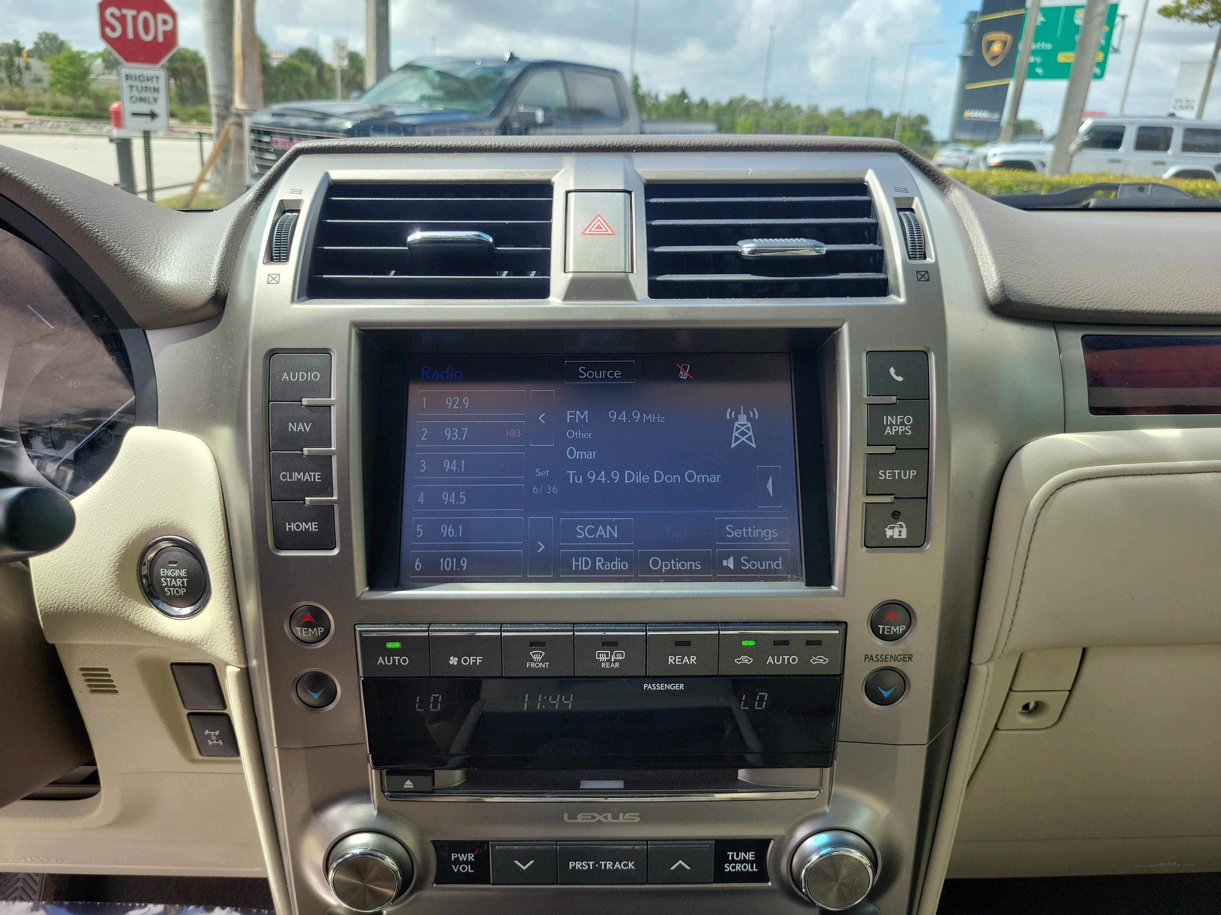 Used 2019 Lexus GX 460 Premium w/ Premium Package image 26