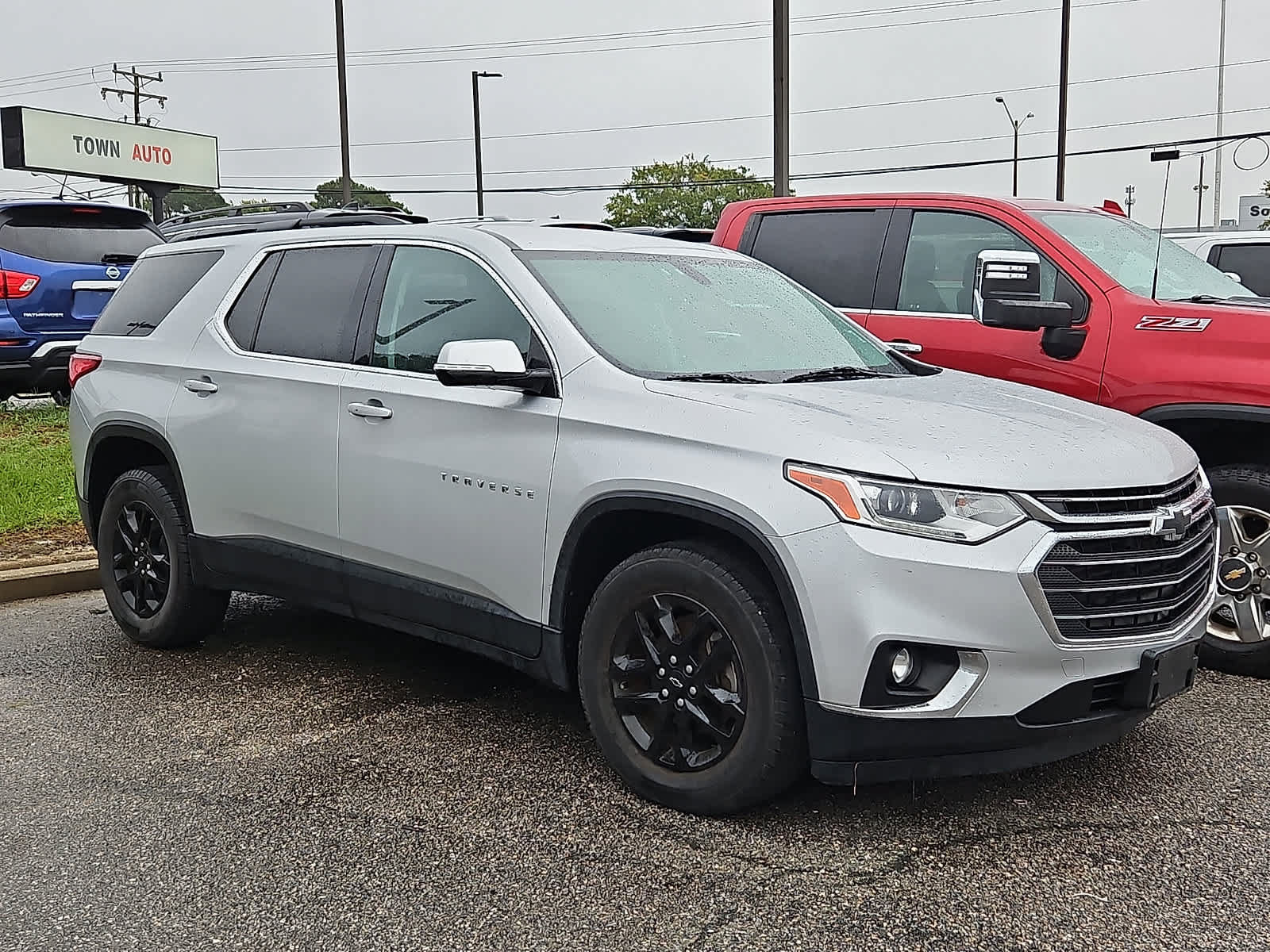 Used 2019 Chevrolet Traverse LT FWD image 2