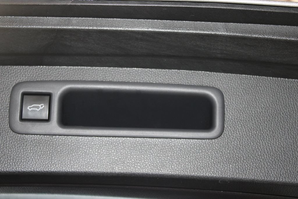 Used 2021 Toyota Highlander Limited AWD/4WD image 32