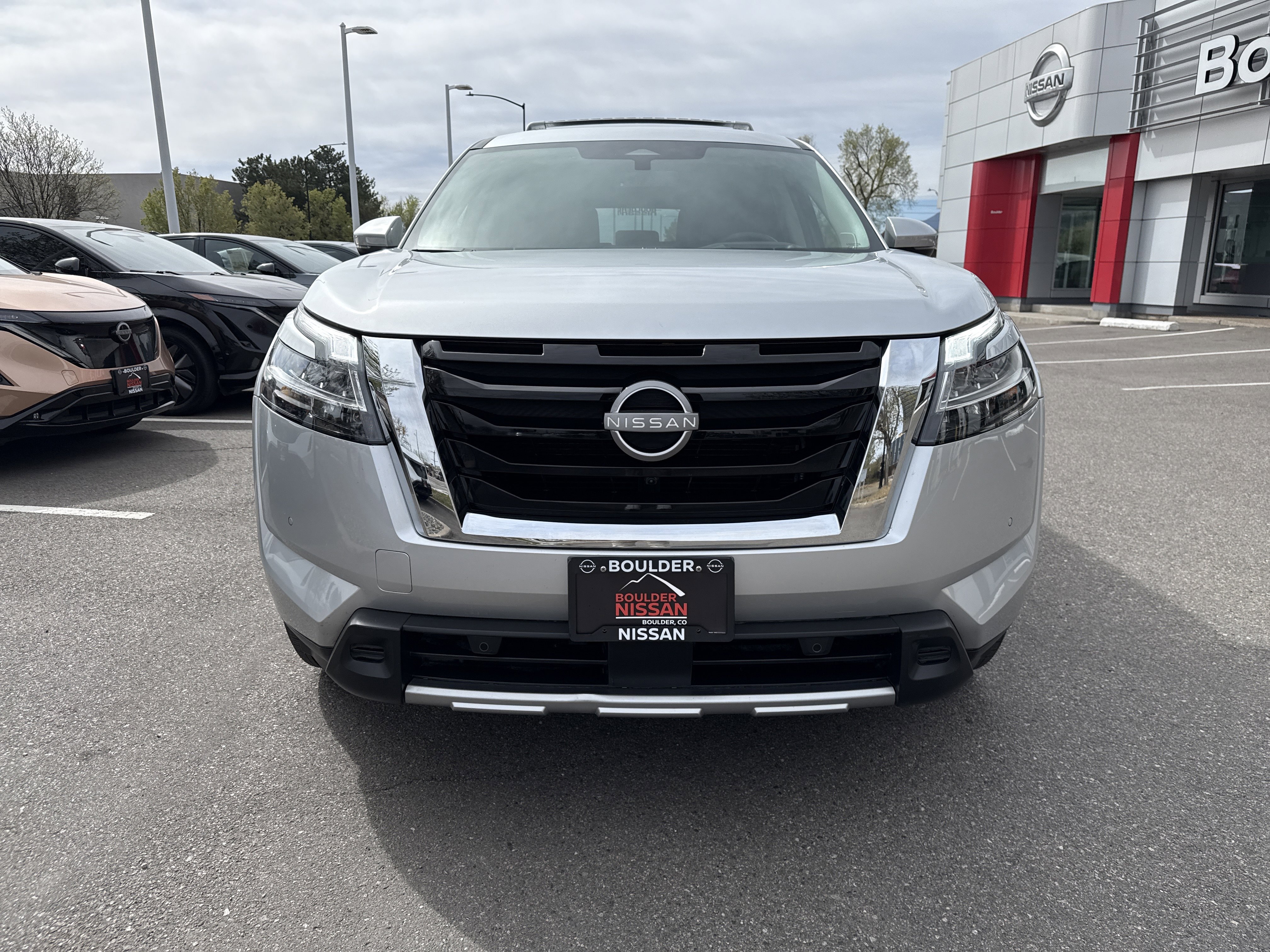 Certified 2024 Nissan Pathfinder Platinum w/ Cargo Package AWD/4WD image 3