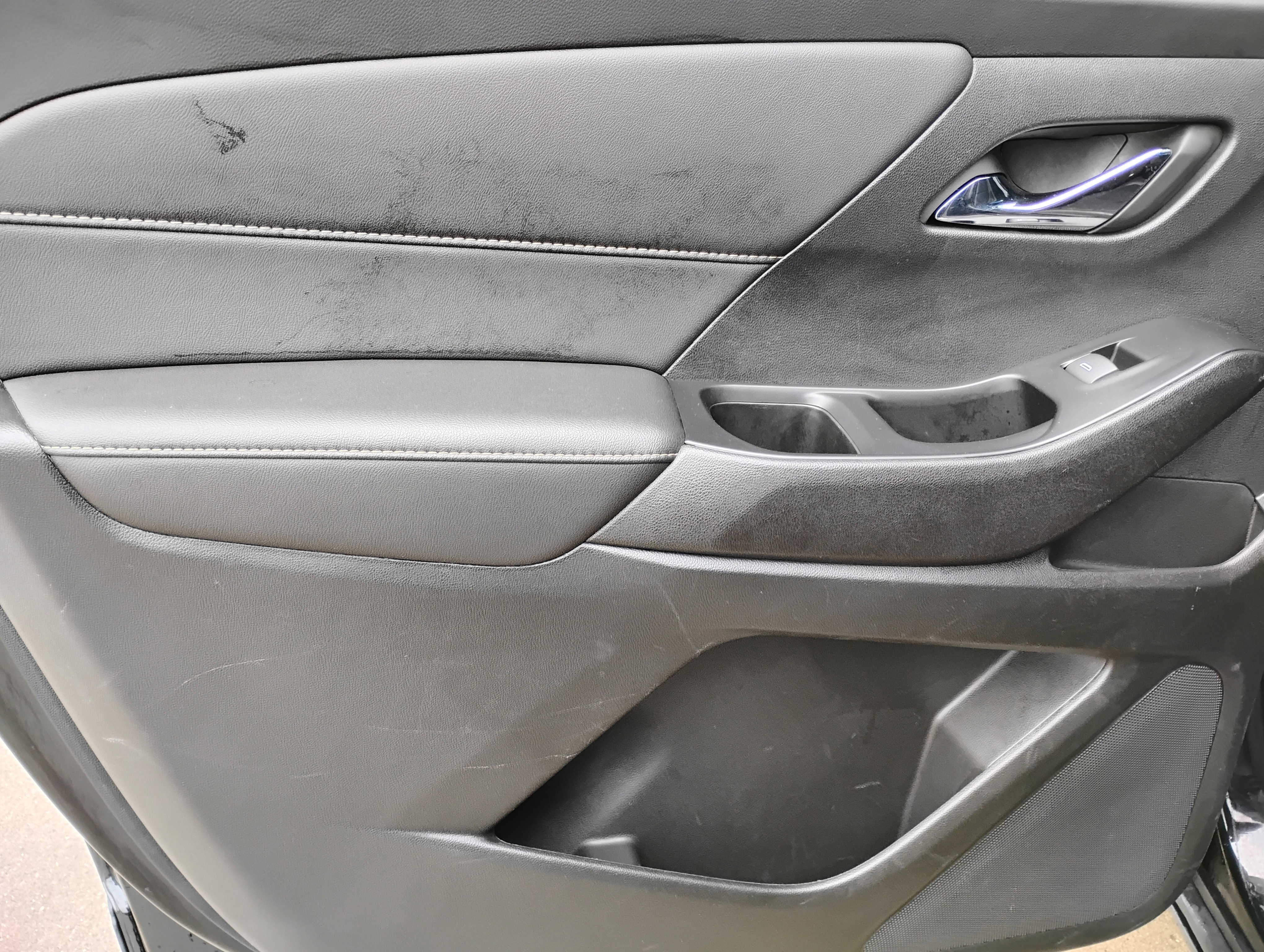 Used 2023 Chevrolet Traverse LT w/ LPO, Floor Liner Package AWD/4WD image 16