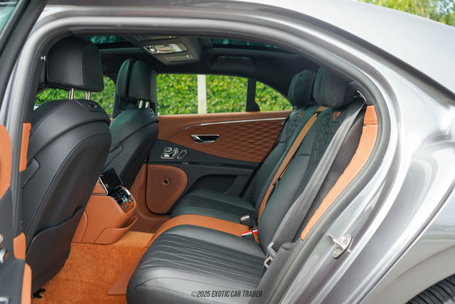 Used 2022 Bentley Flying Spur Plug-In Hybrid image 49