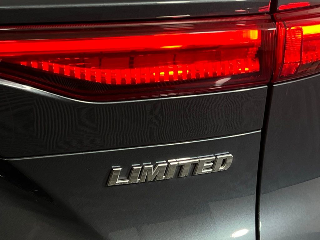 Used 2024 Toyota Venza Limited image 12