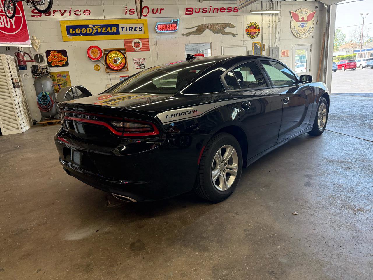 Used 2023 Dodge Charger SXT RWD image 5