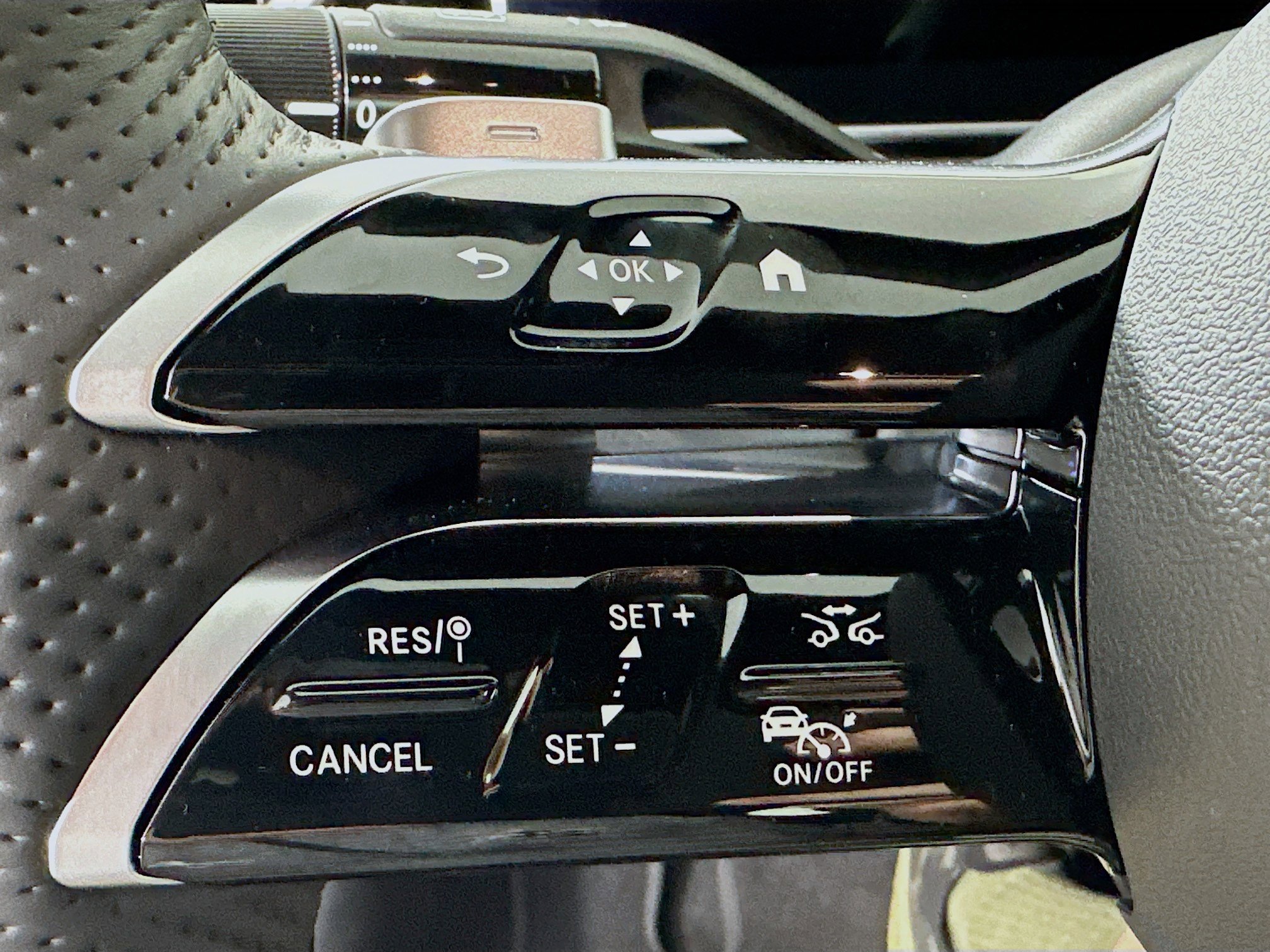 Certified 2025 Mercedes-Benz C 300 4MATIC Sedan image 12