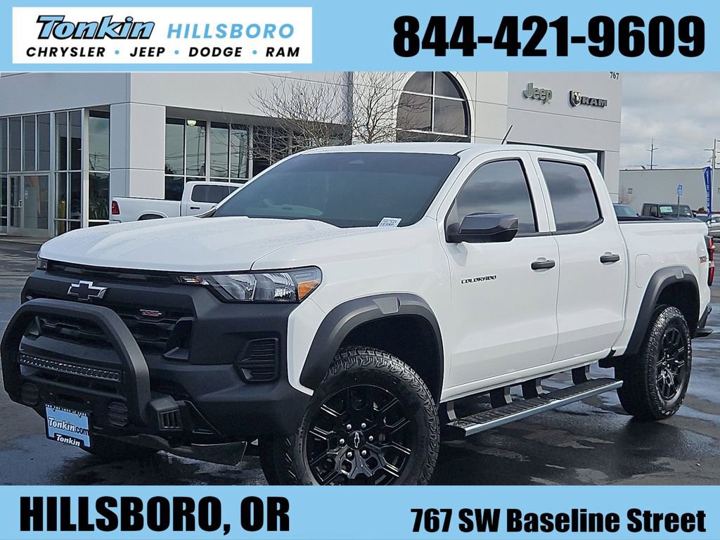 Used 2025 Chevrolet Colorado Trail Boss w/ Off-Road Front Bumper Package image 1