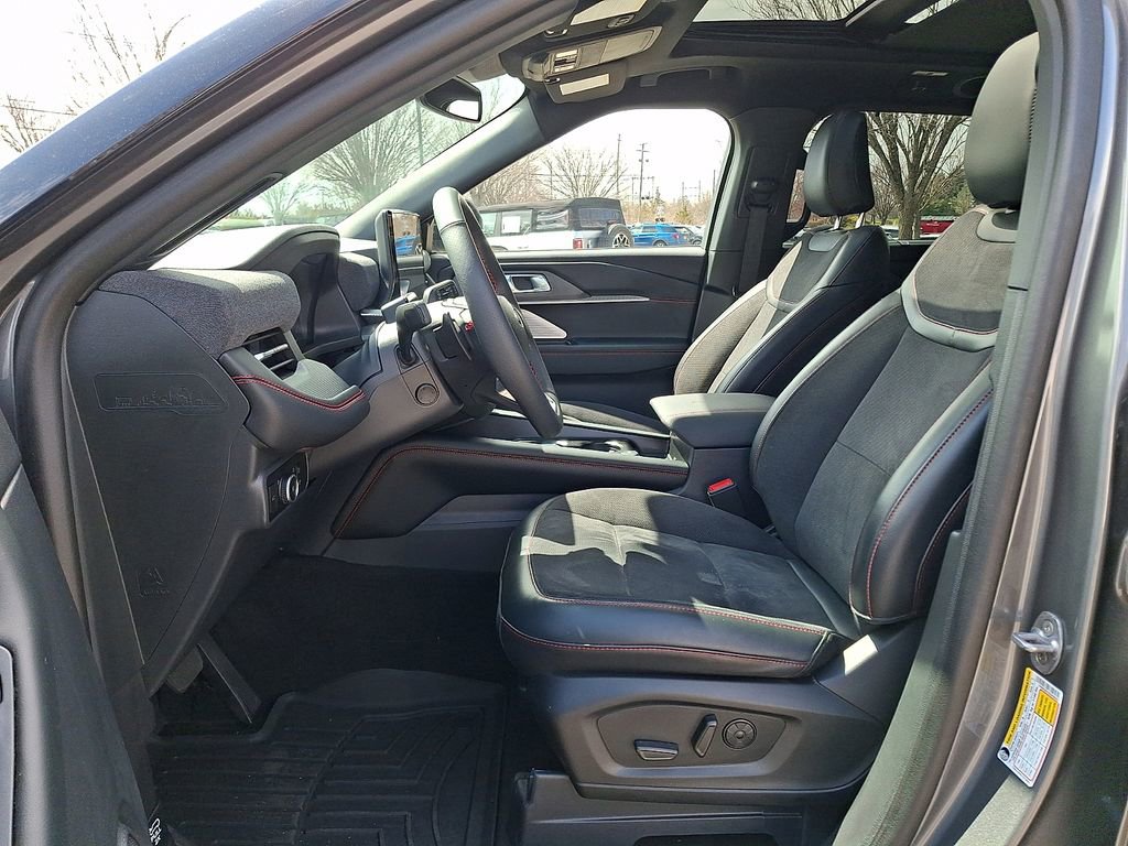 Used 2025 Ford Explorer ST image 15