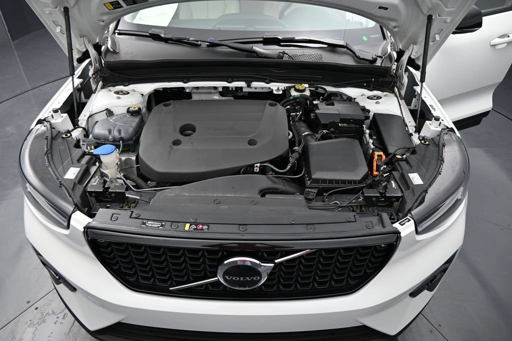 Used 2024 Volvo XC40 B5 Plus w/ Protection Package Premier AWD/4WD image 28