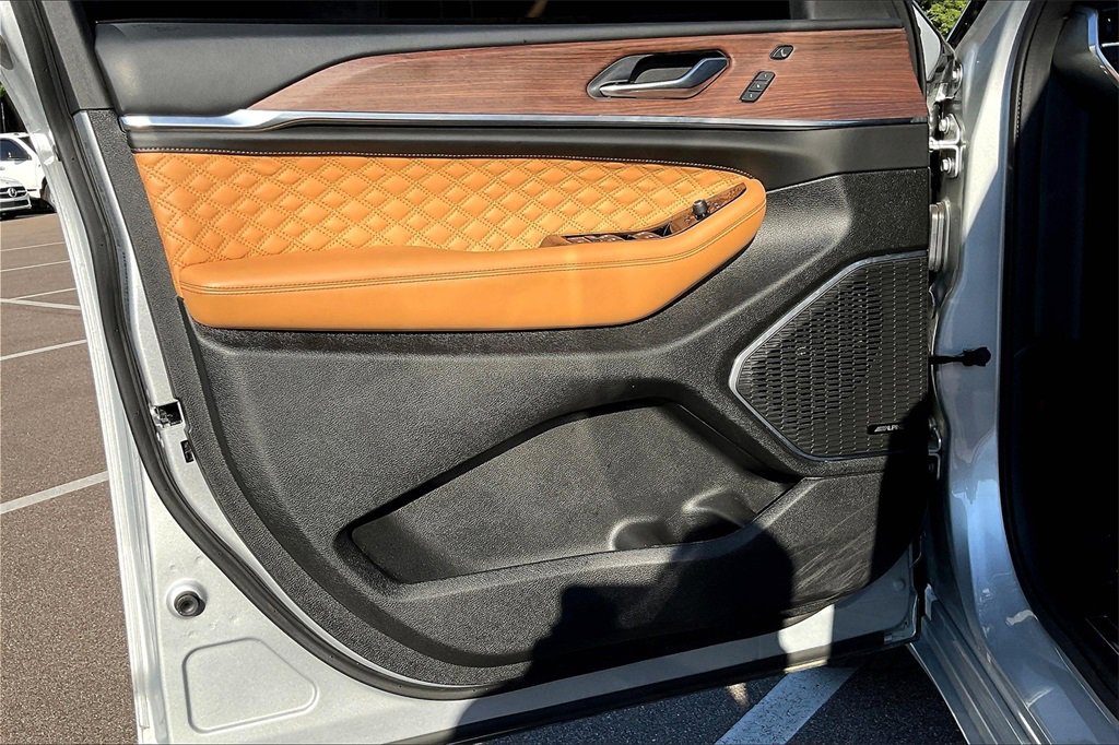 Certified 2023 Jeep Grand Cherokee L Summit w/ Luxury Tech Group V image 23