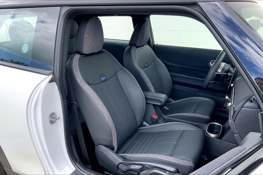 Used 2026 MINI Cooper 2-Door Hardtop FWD image 8