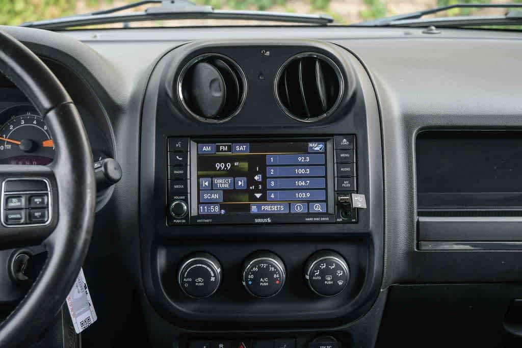 Used 2016 Jeep Patriot High Altitude FWD image 13