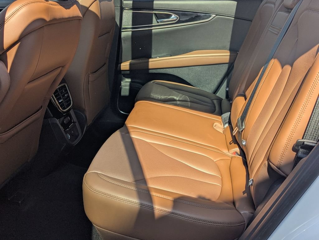 Used 2023 Lincoln Nautilus Reserve AWD/4WD image 23