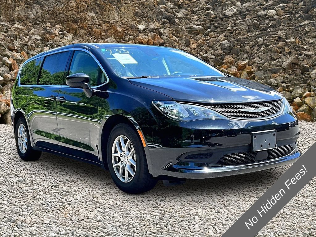 Used 2023 Chrysler Voyager LX FWD image 9