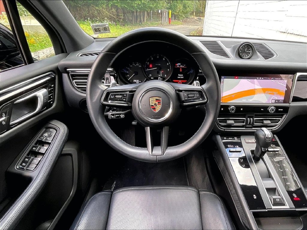 Certified 2023 Porsche Macan AWD/4WD image 11
