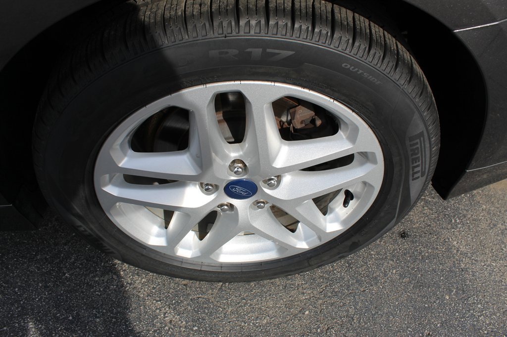 Used 2016 Ford Fusion SE w/ Equipment Group 202A FWD image 16