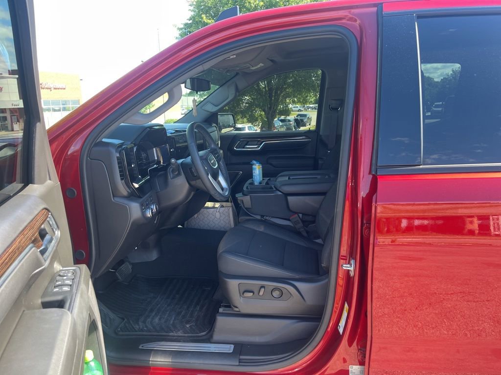 Used 2024 GMC Sierra 1500 Elevation AWD/4WD image 6