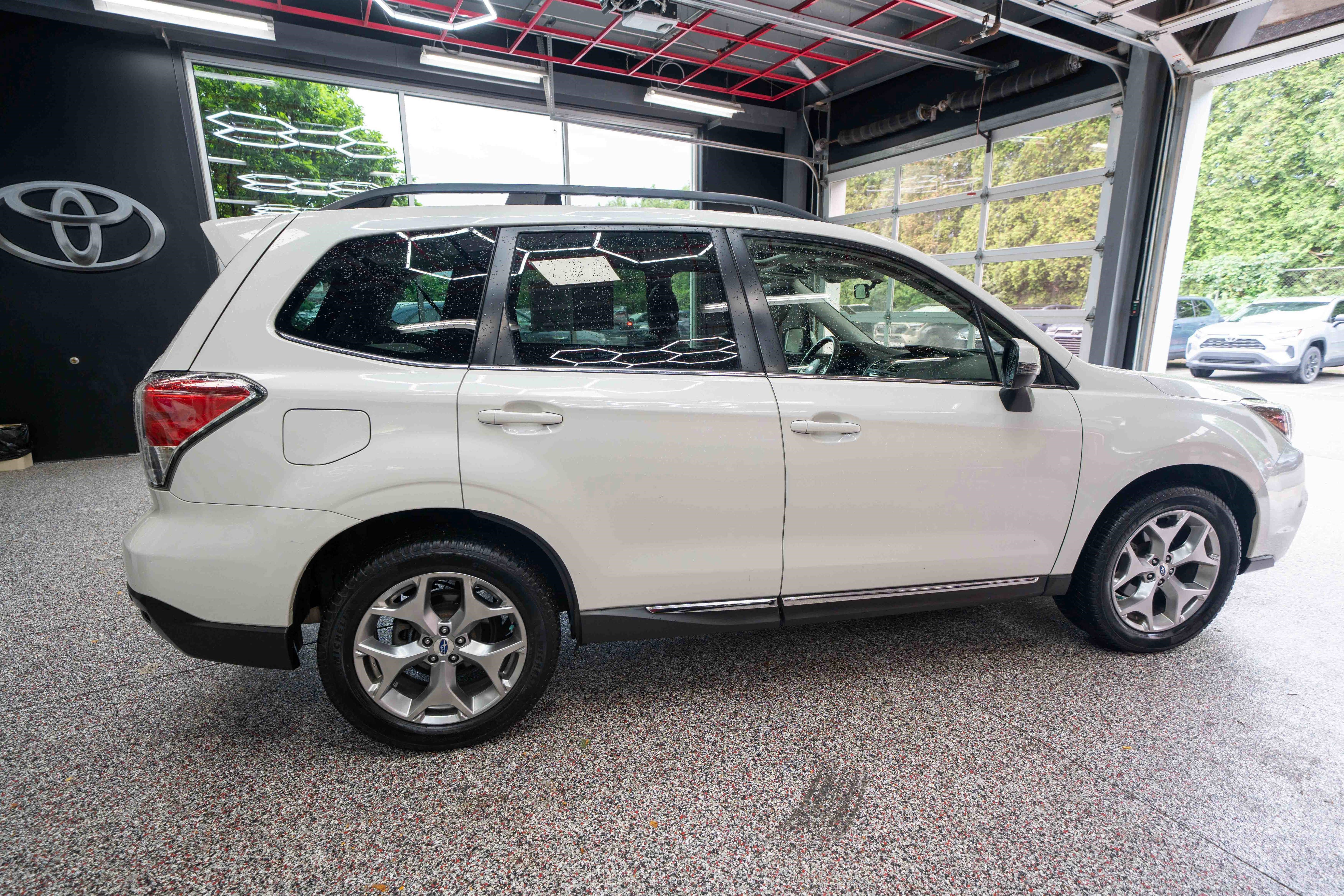 Used 2018 Subaru Forester 2.5i Touring AWD/4WD image 4