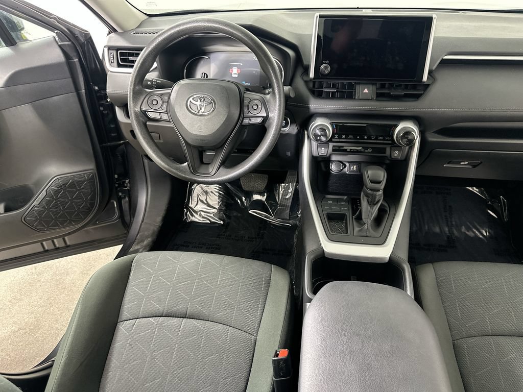 Used 2025 Toyota RAV4 XLE FWD image 17