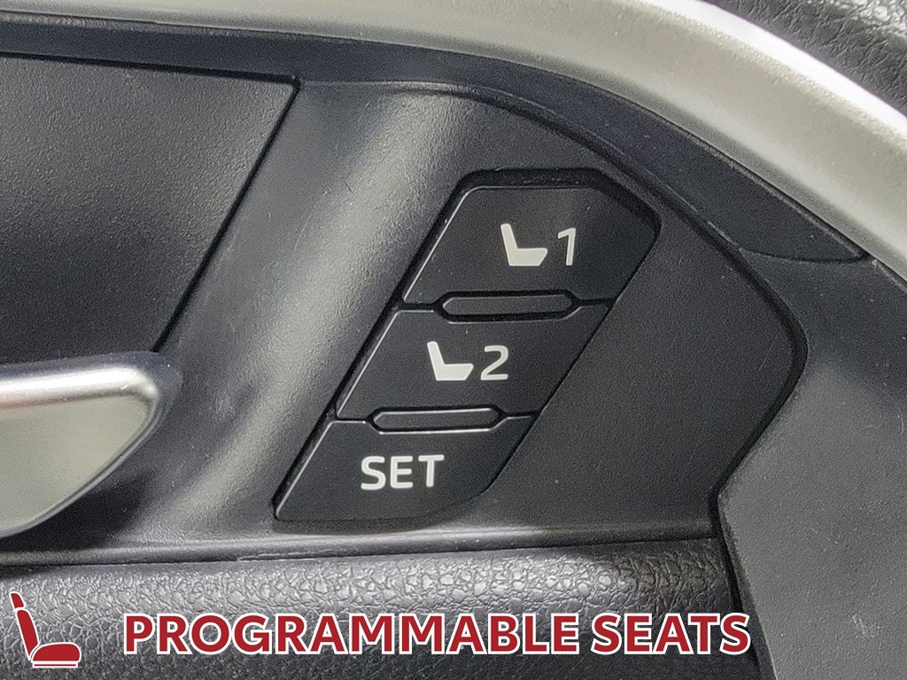 Used 2022 Toyota RAV4 XLE Premium AWD/4WD image 29