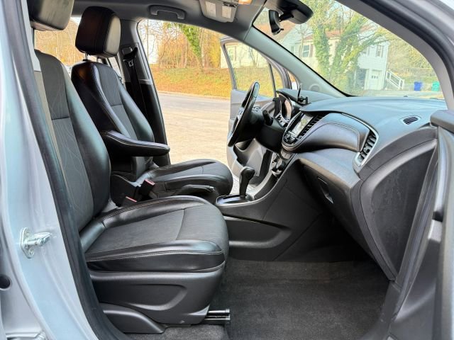 Used 2019 Chevrolet Trax LT w/ LT Convenience Package image 19