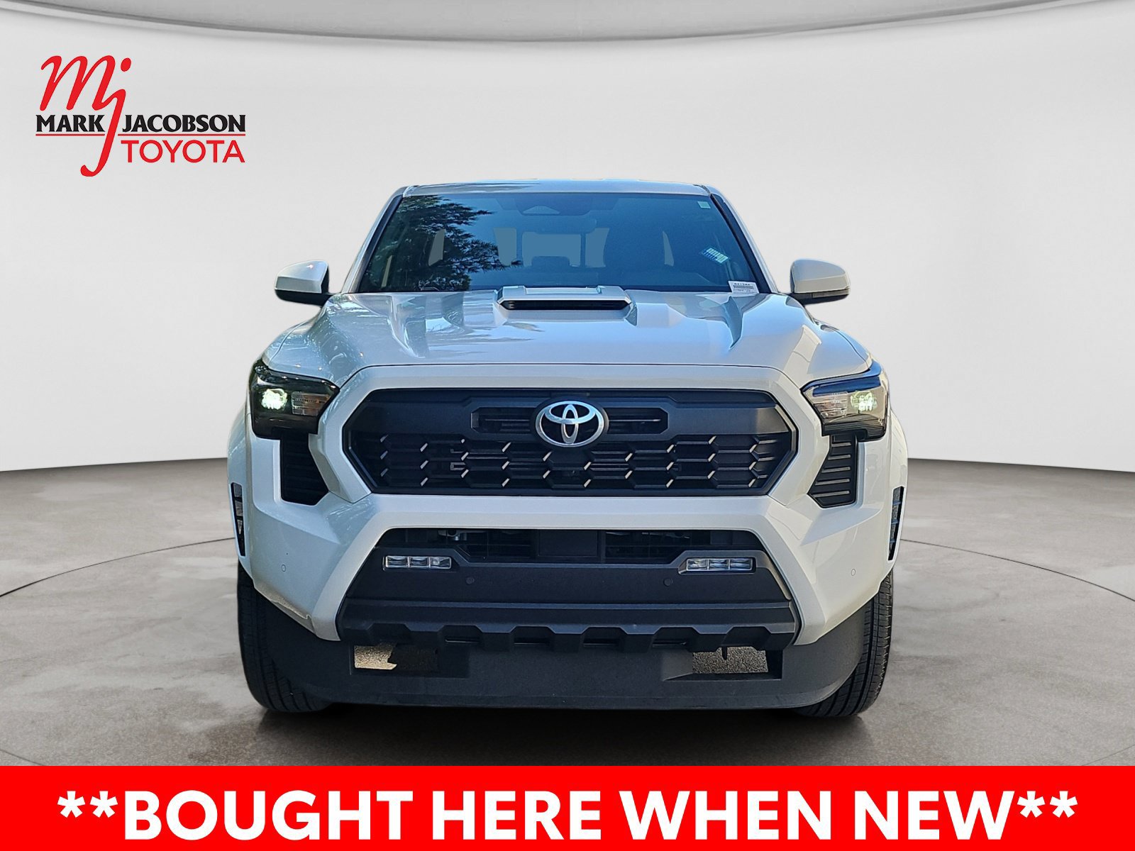 Used 2024 Toyota Tacoma TRD Sport w/ TRD Sport Upgrade Package AWD/4WD image 3