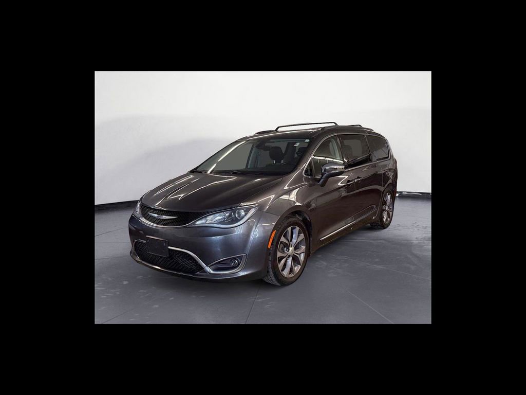 Used 2018 Chrysler Pacifica Limited w/ Tire & Wheel Group FWD image 2