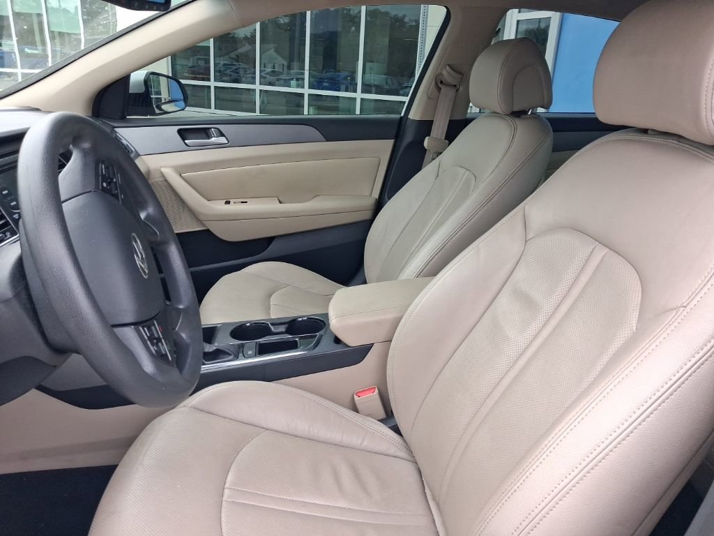 Used 2015 Hyundai Sonata SE w/ Option Group 09 image 16