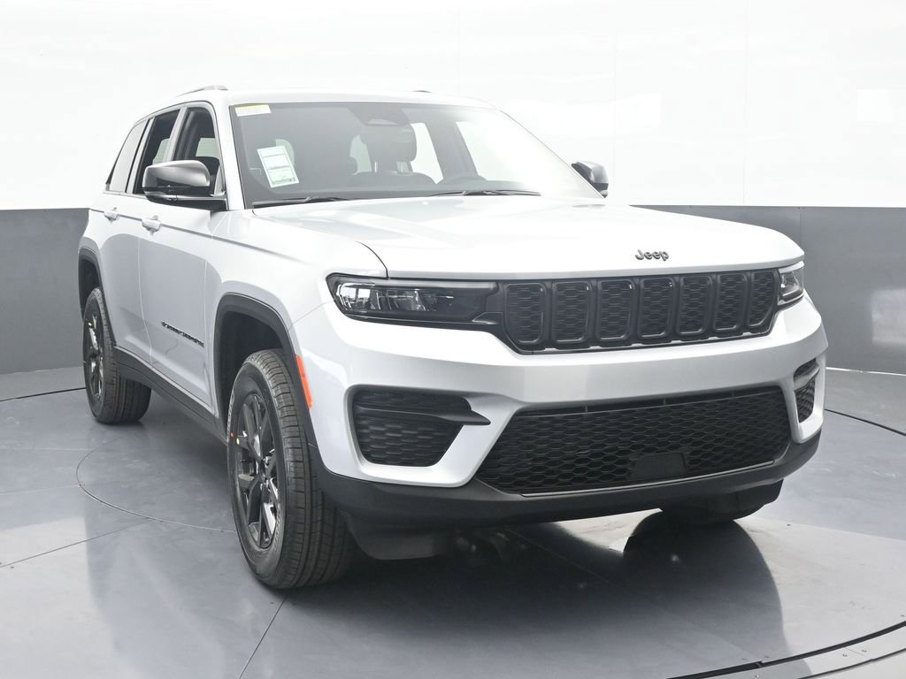 New 2025 Jeep Grand Cherokee Altitude image 9