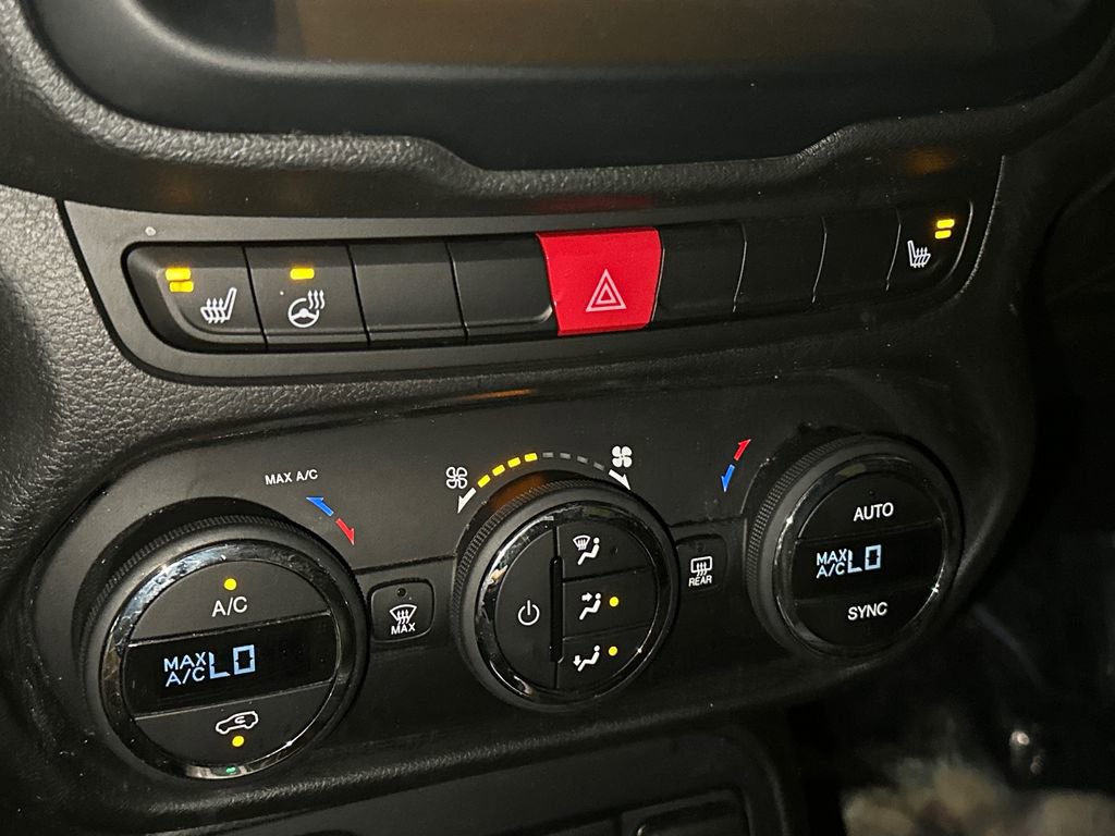 Used 2016 Jeep Renegade Limited AWD/4WD image 26