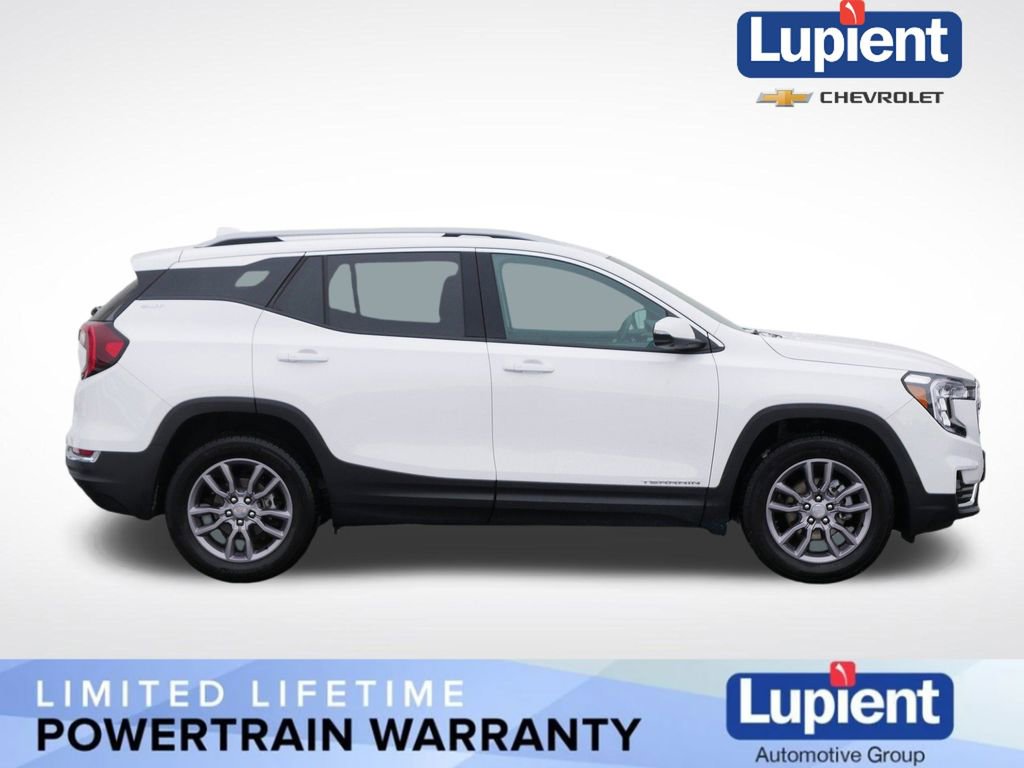 Used 2024 GMC Terrain SLT w/ Infotainment Package II image 2