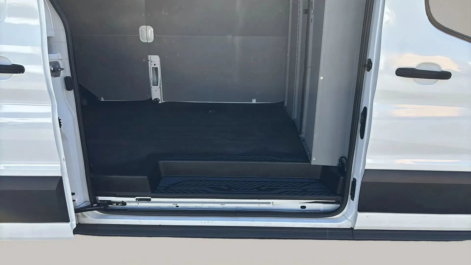Used 2020 Ford Transit 250 Medium Roof RWD image 26