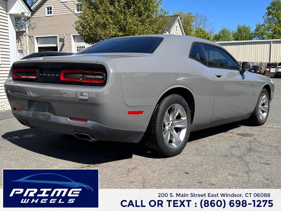 Used 2017 Dodge Challenger SXT RWD image 7