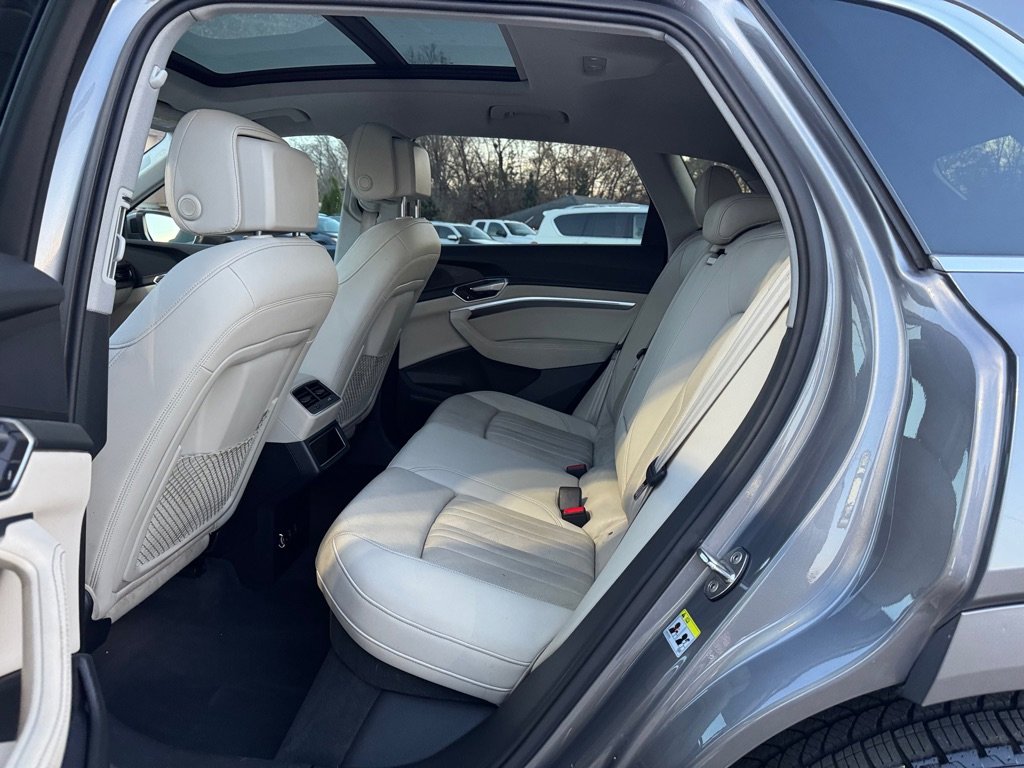 Used 2019 Audi e-tron Premium Plus image 21