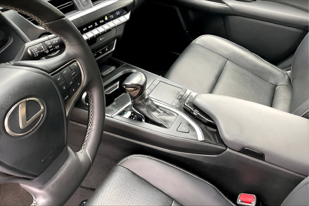 Used 2019 Lexus UX 200 w/ Premium Package FWD image 15