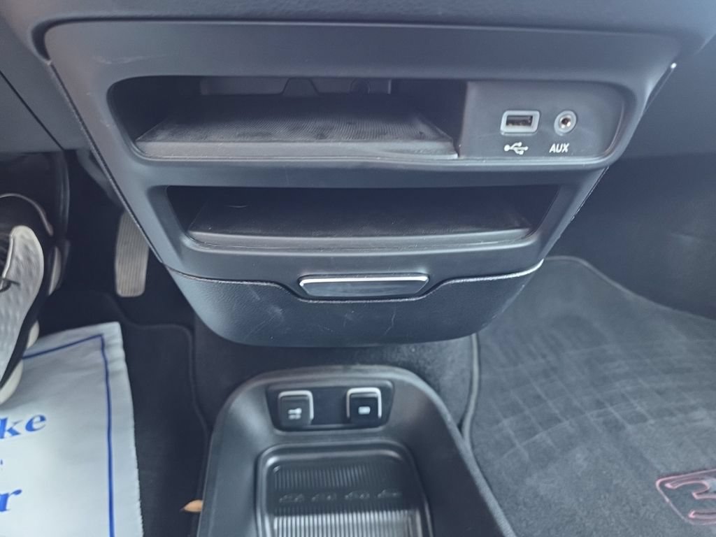 Used 2020 Chrysler Pacifica Touring-L FWD image 25