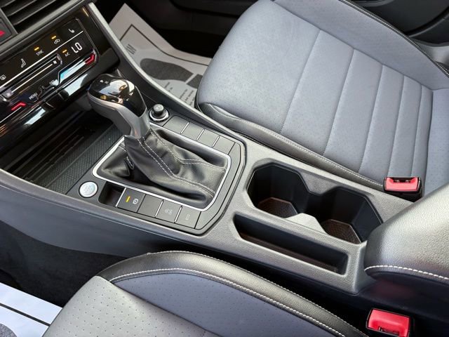 Used 2025 Volkswagen Jetta SE image 28