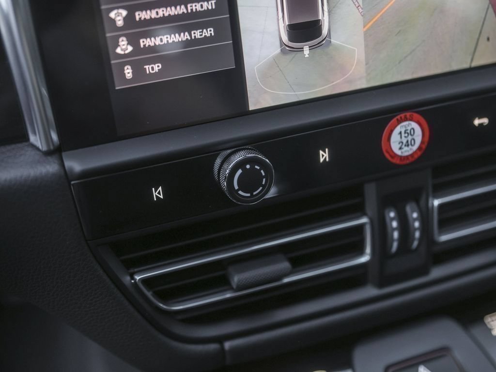 Certified 2026 Porsche Macan AWD/4WD image 24