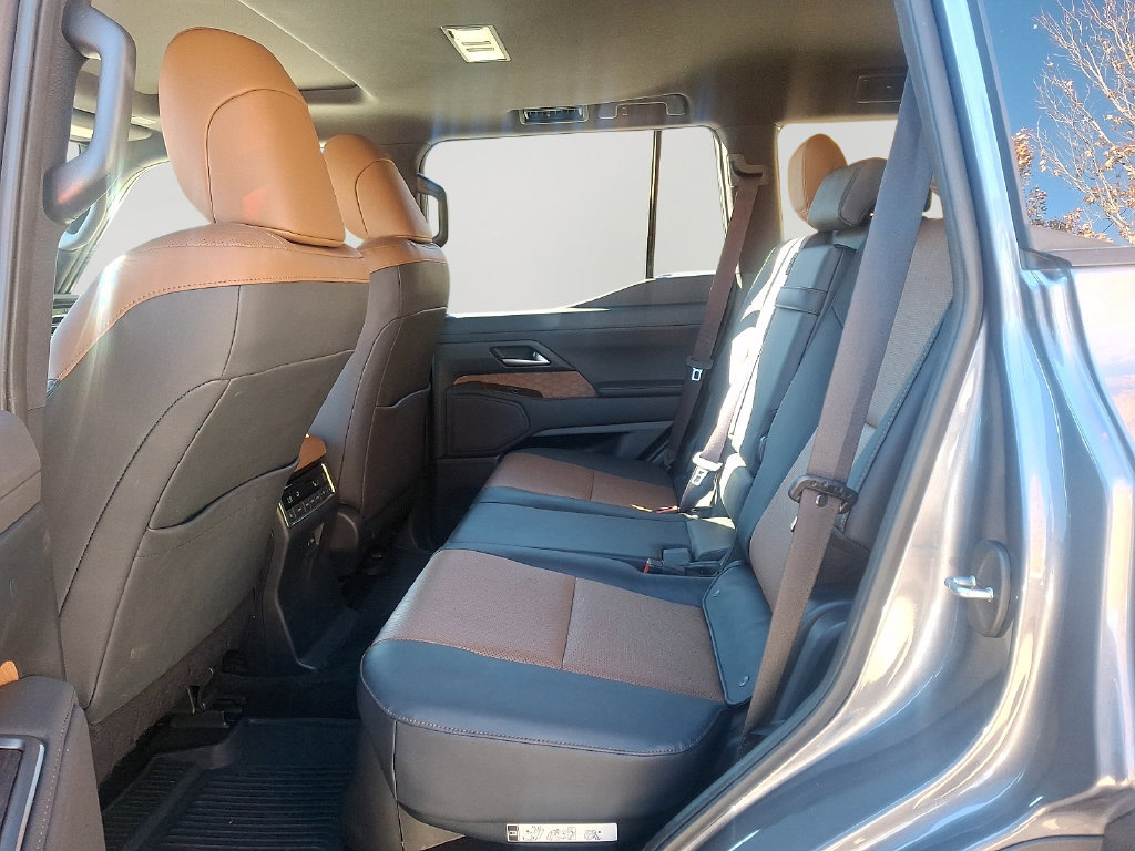 Used 2024 Lexus GX 550 w/ Accessory Package (2T) AWD/4WD image 8