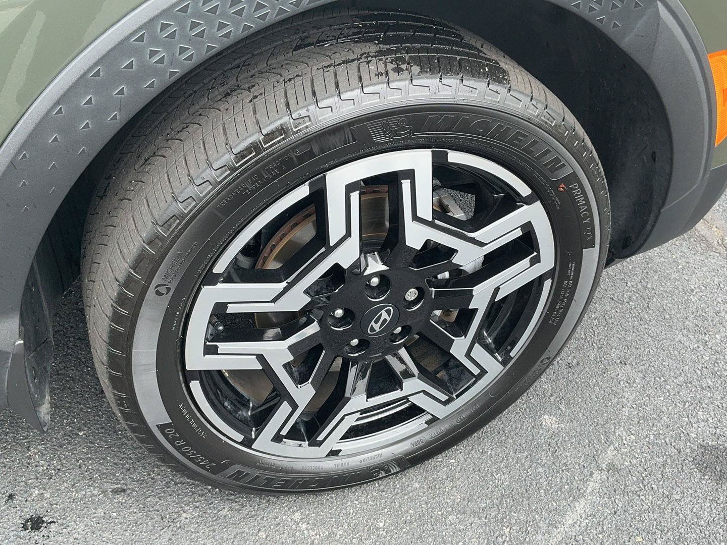 Certified 2025 Hyundai Santa Cruz Limited AWD/4WD image 6