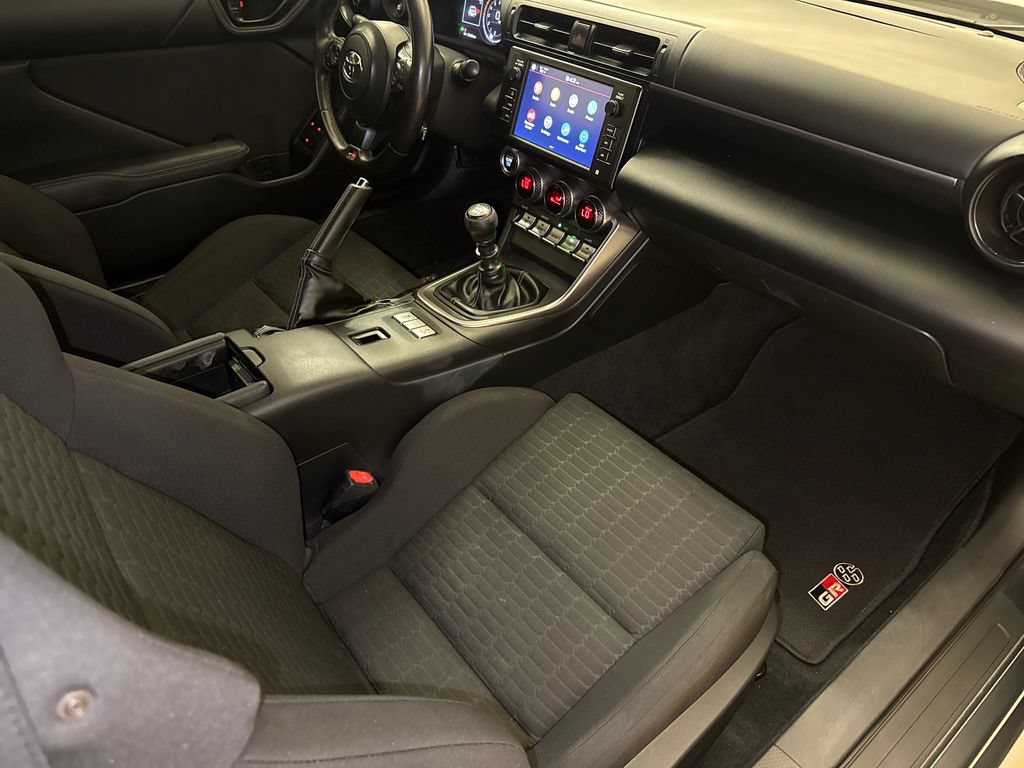 Used 2022 Toyota GR86 RWD image 16