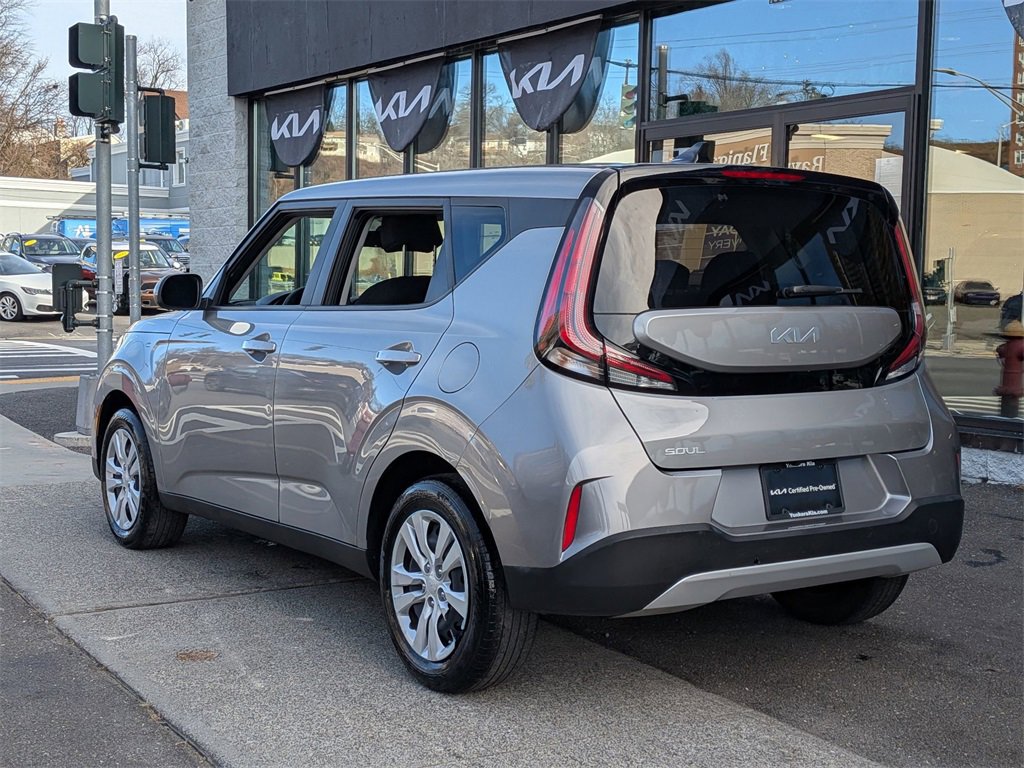 Used 2023 Kia Soul LX image 9