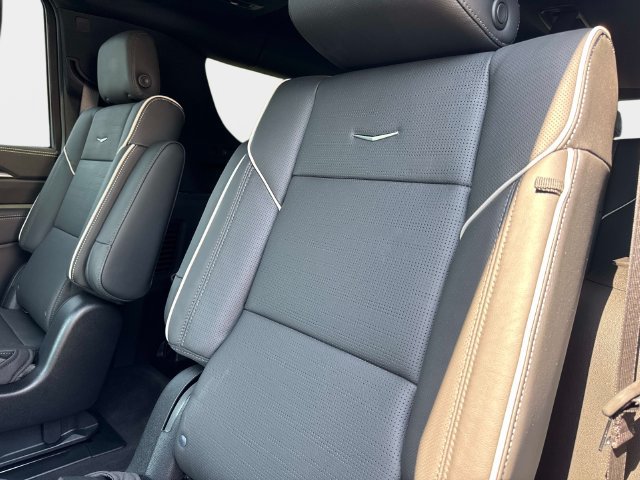 New 2026 Cadillac Escalade ESV Sport w/ LPO, Floor Liner Package AWD/4WD image 14