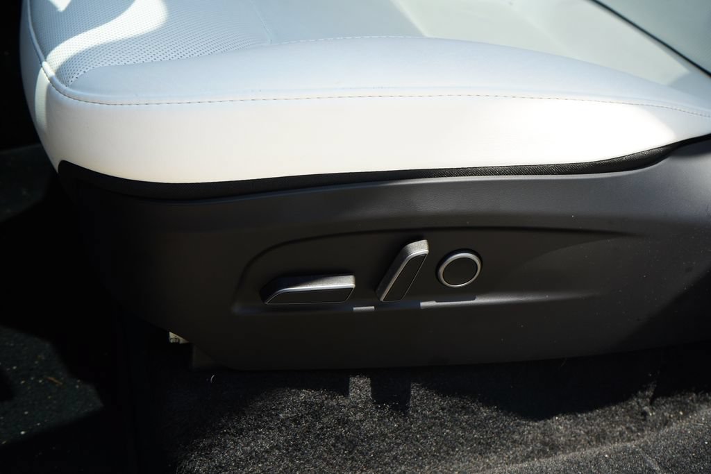 Used 2026 Tesla Model Y AWD image 7