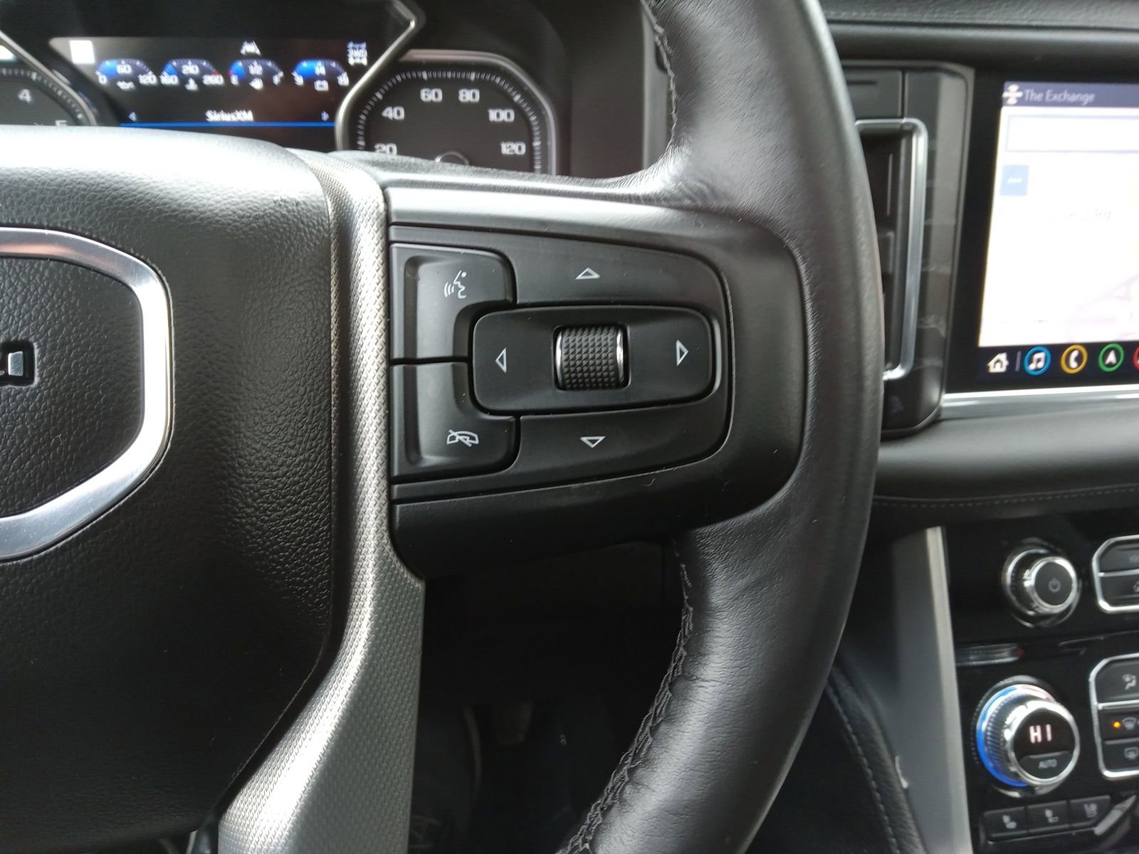 Used 2021 GMC Yukon Denali w/ Denali Premium Package image 22